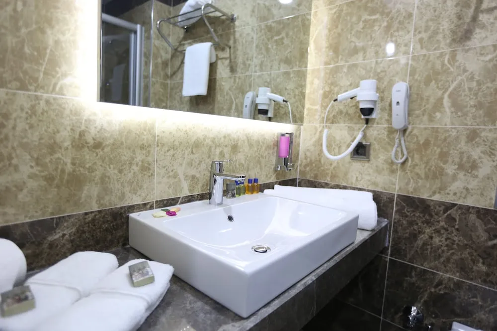 Standard Tek Büyük veya İki Ayrı Yataklı Oda