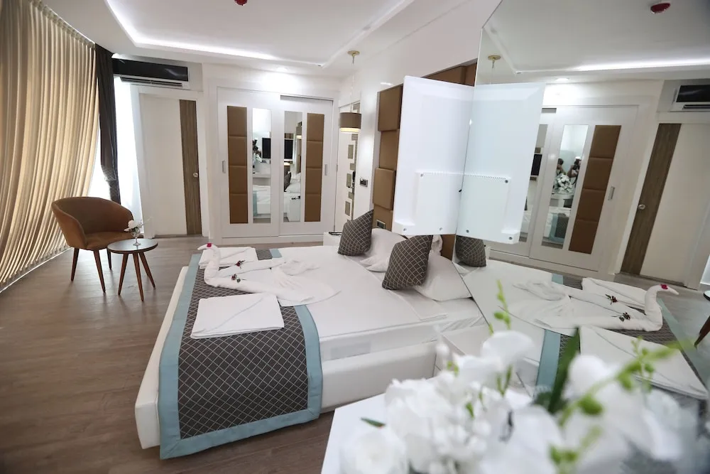 Honeymoon Tek Büyük Yataklı Oda