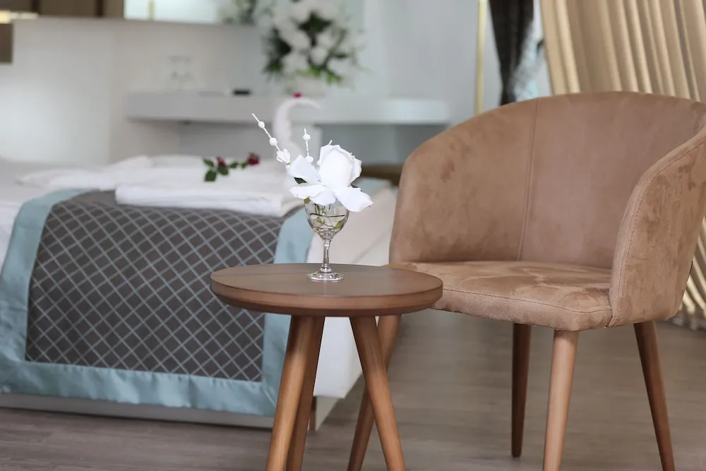 Honeymoon Tek Büyük Yataklı Oda