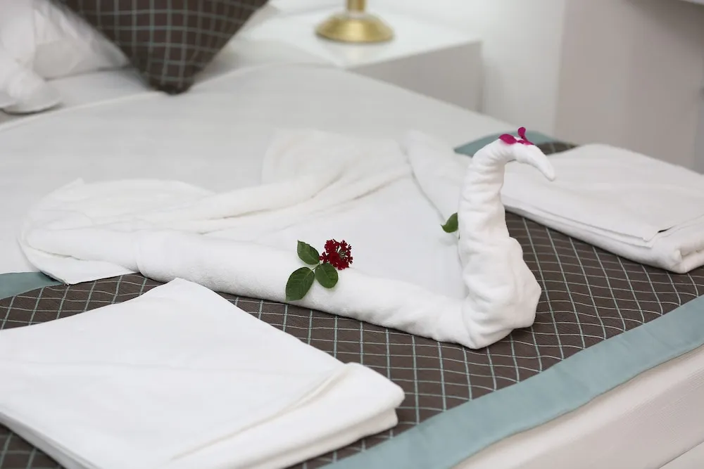 Honeymoon Tek Büyük Yataklı Oda