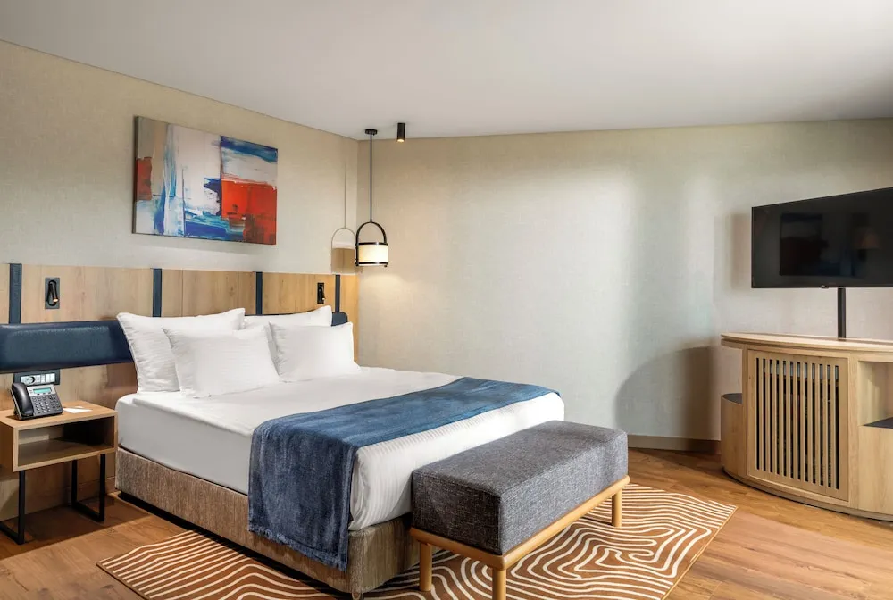 Deluxe Room with Queen Size Bed, Sea View