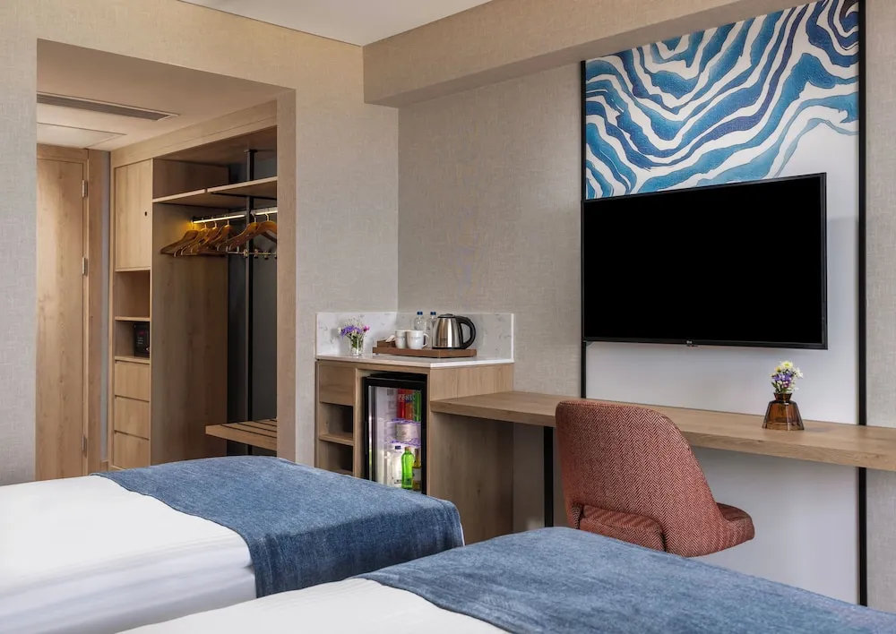 Trendy Room with 2 Single Beds, Sea View