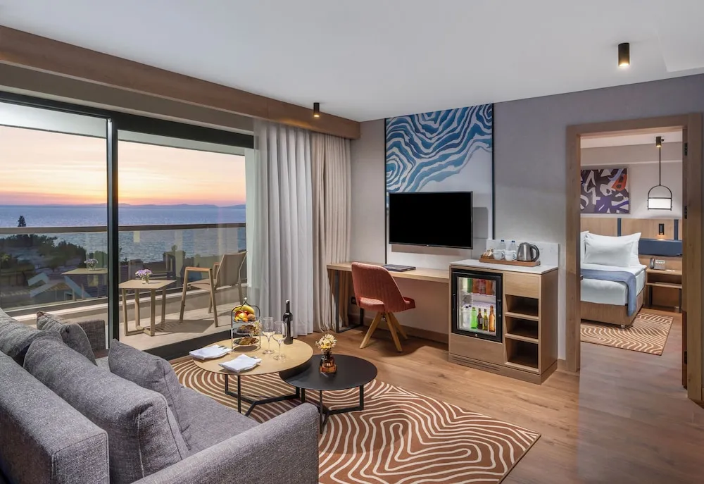 Suite with Queen Size Bed, Sea View