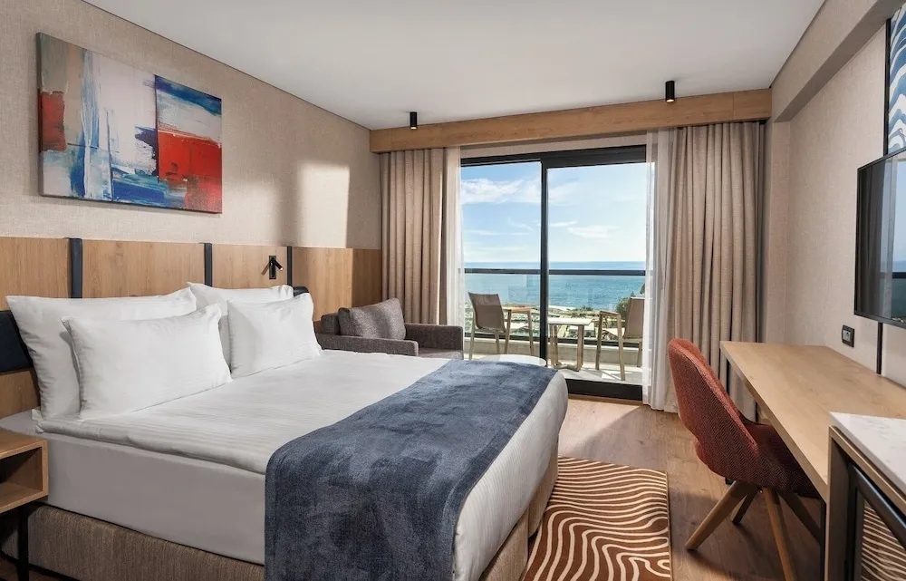 Superior Room with Queen Size Bed, Sea View