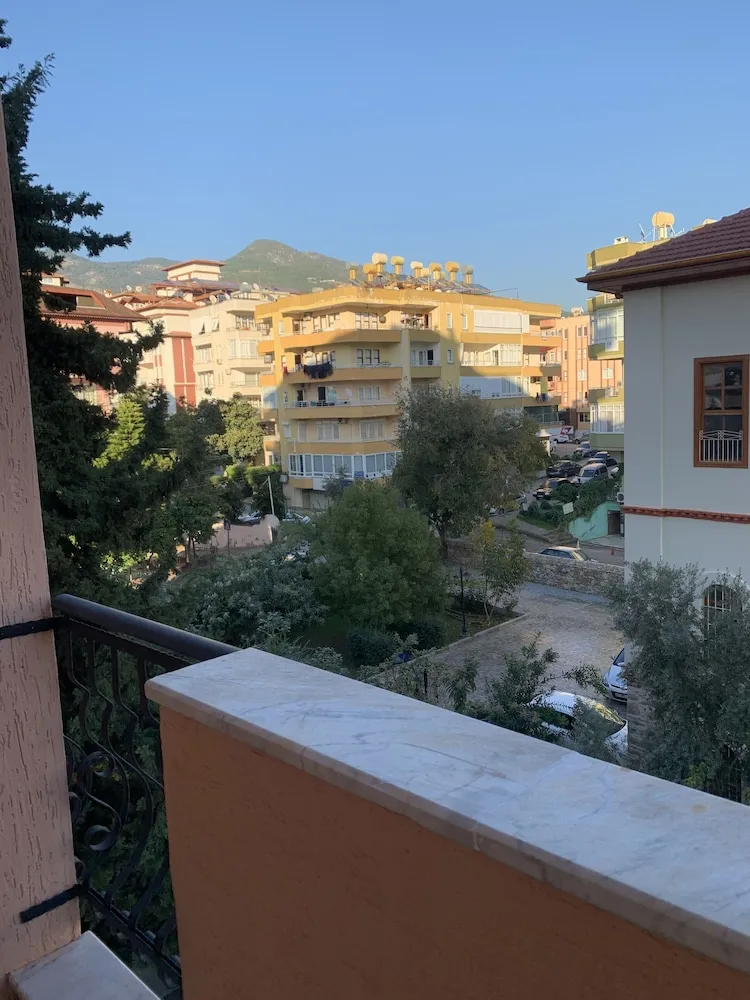 Basic Stüdyo, Balkon