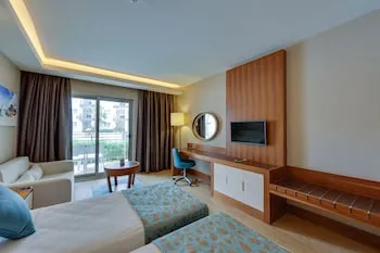 Ramada Hotel & Suites by Wyndham Kuşadası