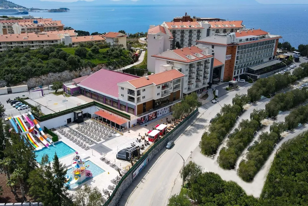 Ramada Hotel & Suites by Wyndham Kuşadası