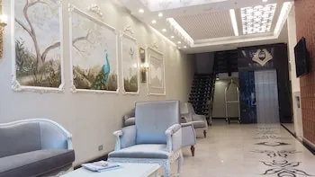 MB Deluxe Hotel