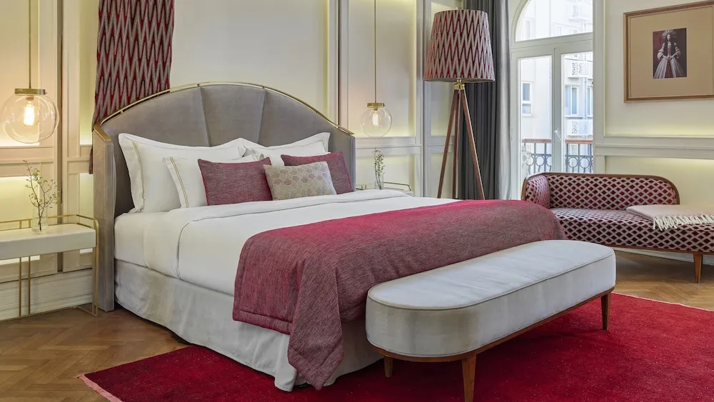 Junior Suite with Istiklal Avenue View
