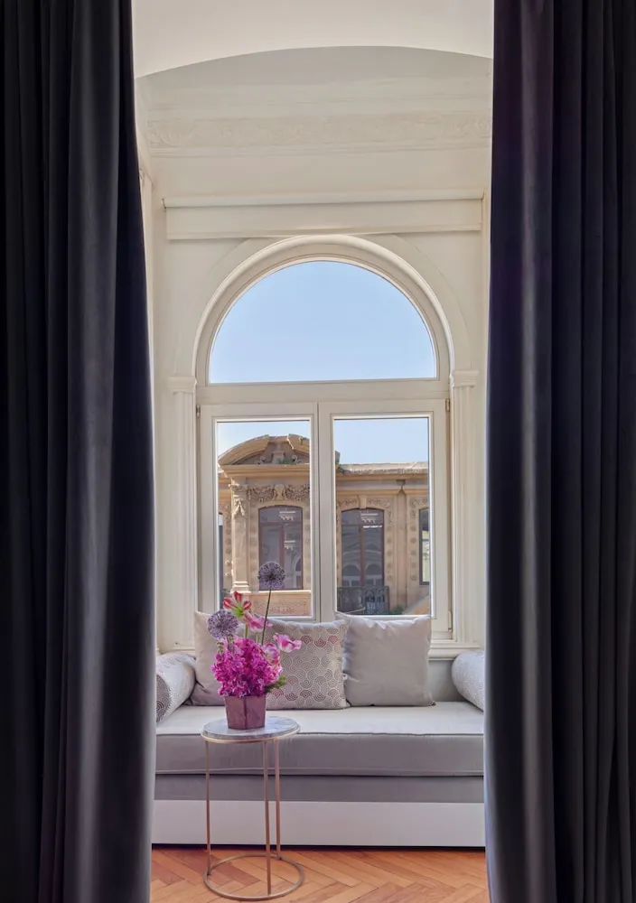 Junior Suite with Istiklal Avenue View