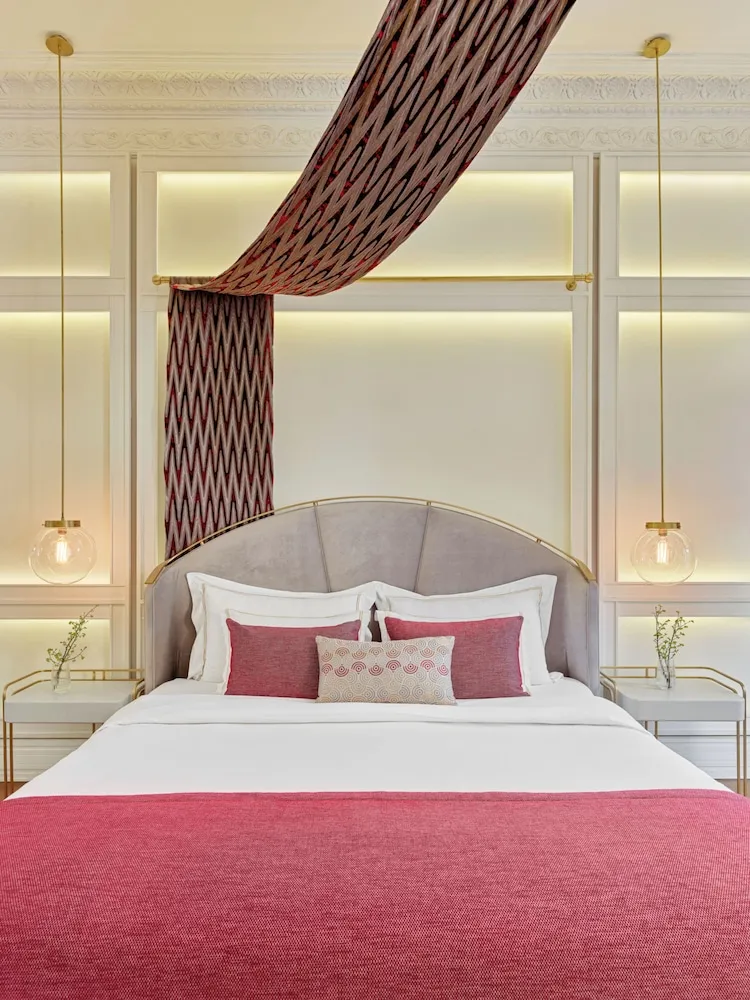 Junior Suite with Istiklal Avenue View