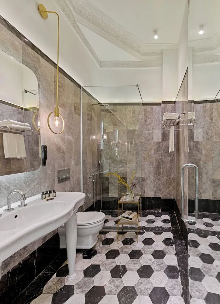 Junior Suite with Istiklal Avenue View