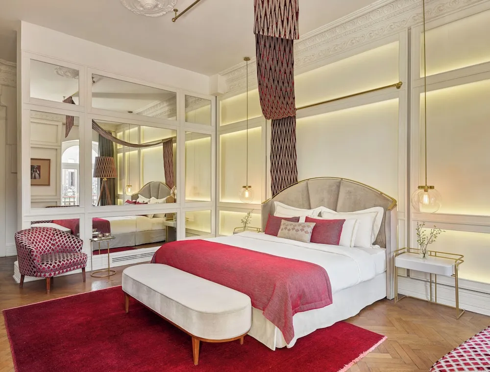 Junior Suite with Istiklal Avenue View
