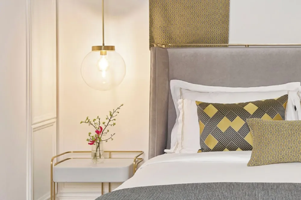 Deluxe Tek Büyük Yataklı Oda, Avlu Manzaralı