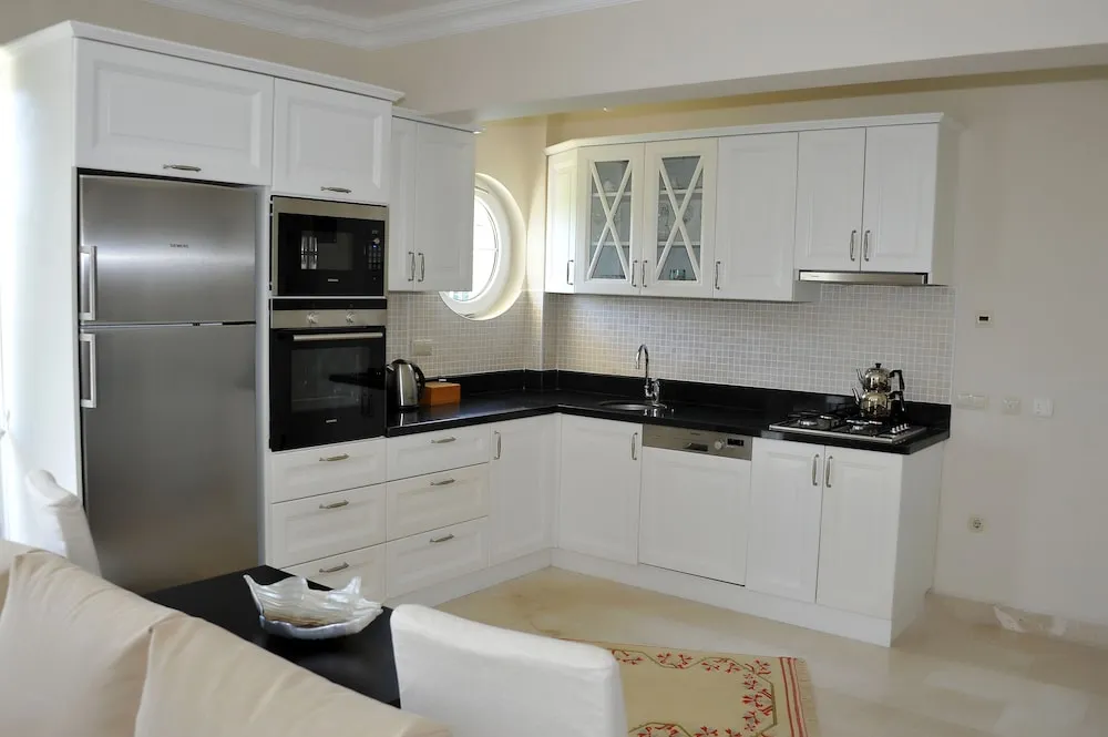 Deluxe Dört Kişilik Oda, Sıcak Su Küveti, Havuz Manzaralı