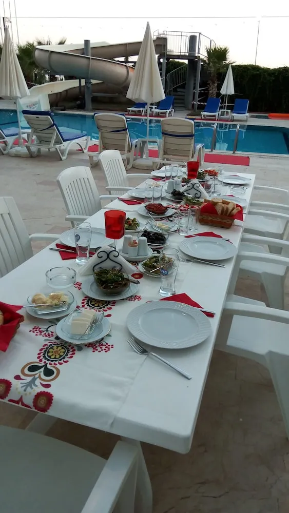 Açık havada yemek servisi