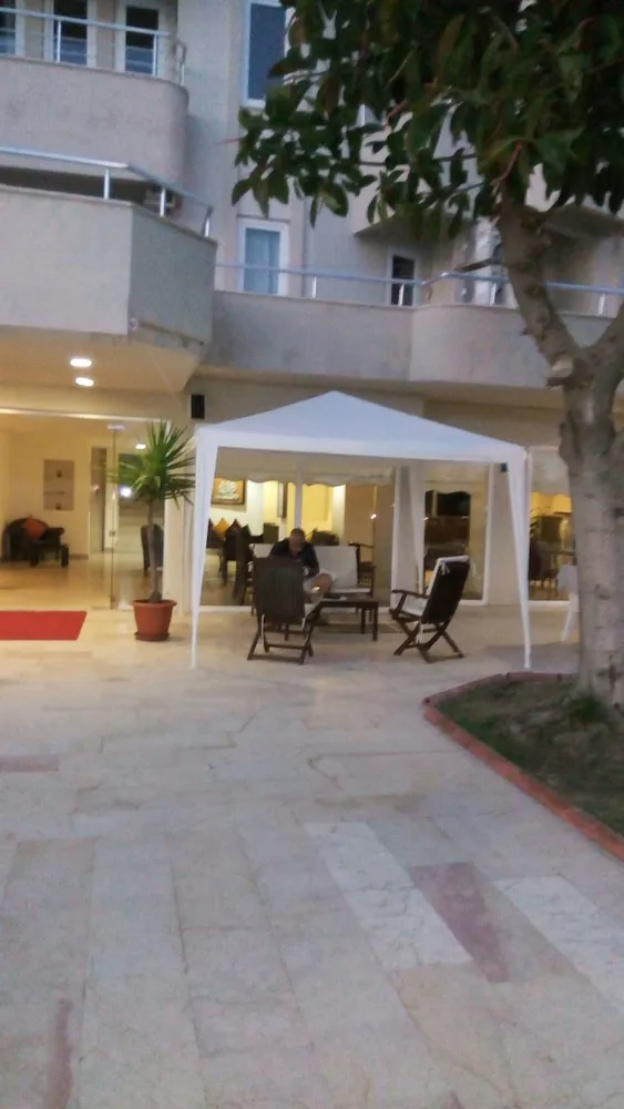 Açık havada yemek servisi