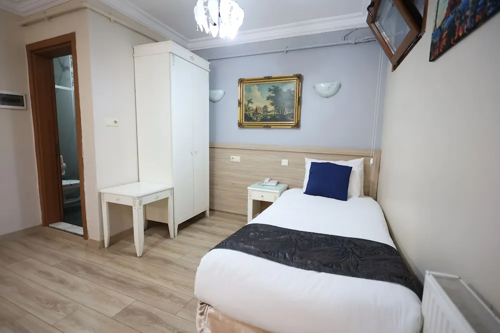 Economy Triple Room Basement Floor