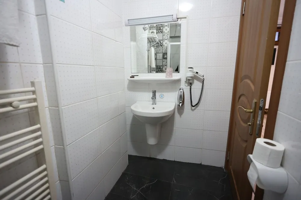 Economy Triple Room Basement Floor