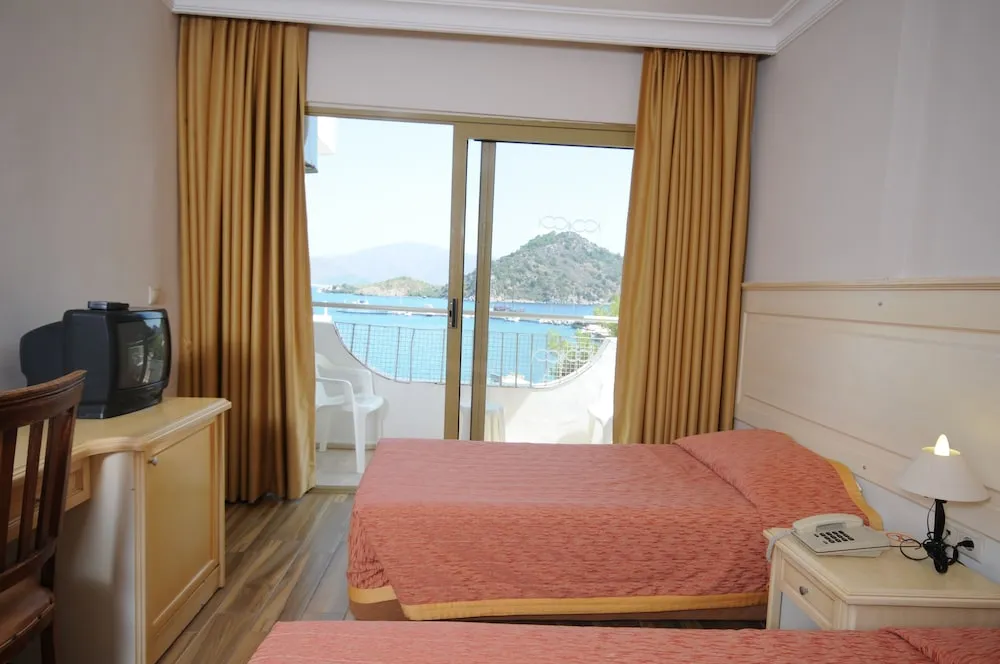 Standard Tek Büyük veya İki Ayrı Yataklı Oda, Deniz Manzaralı