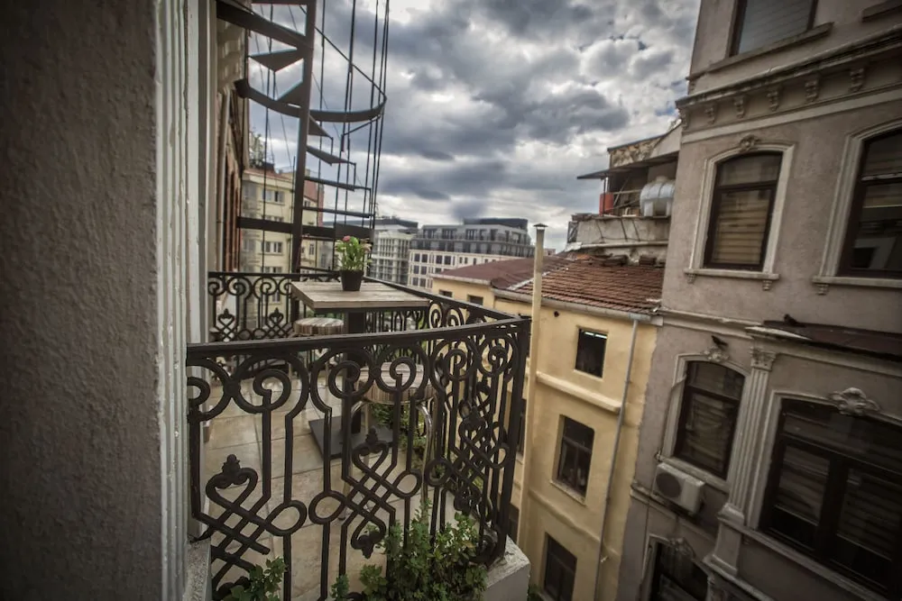 Tek Büyük Yataklı Oda, Balkon