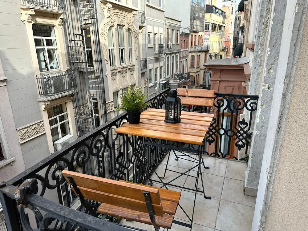 Tek Büyük Yataklı Oda, Balkon