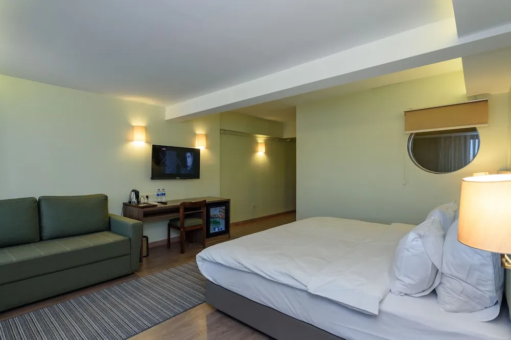 Deluxe Family Room (4 People)