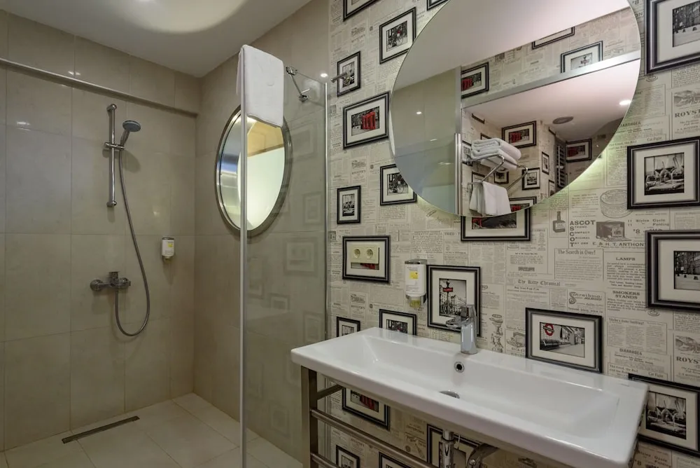 Deluxe Tek Büyük Yataklı Oda, Balkon, Şehir Manzaralı