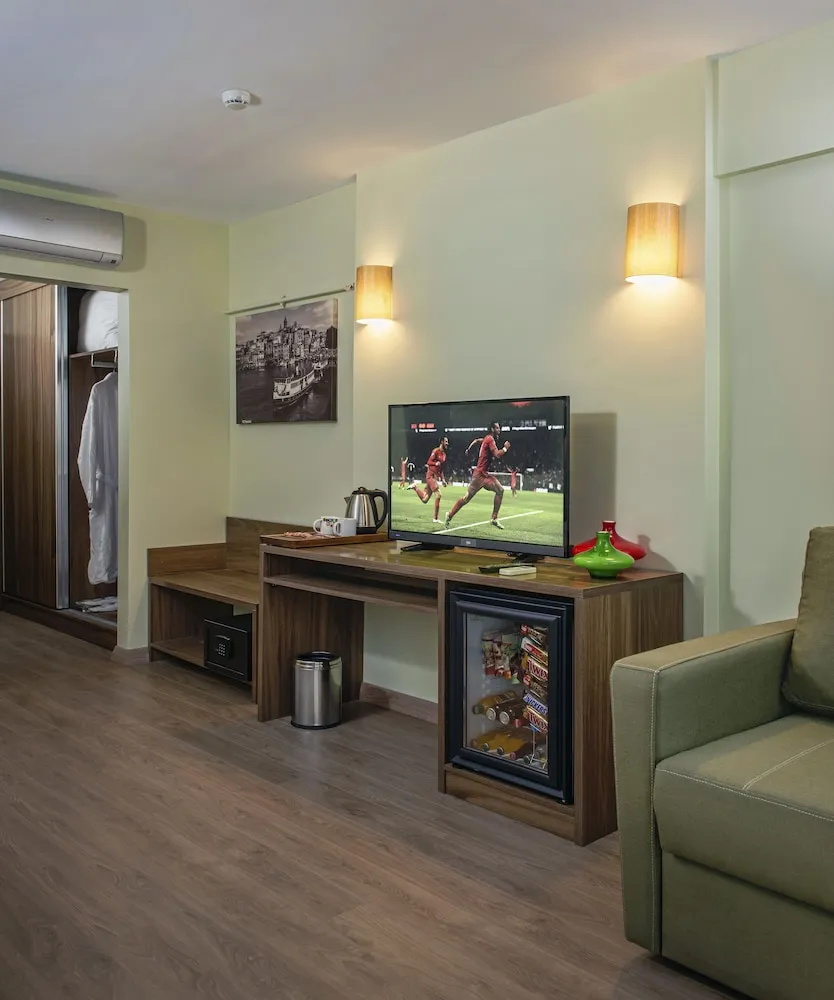 Deluxe Tek Büyük Yataklı Oda, Balkon, Şehir Manzaralı