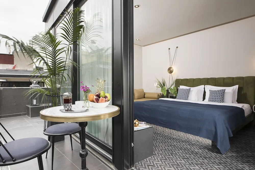 Junior Süit, 1 En Büyük (King) Boy Yatak, Balkon, Şehir Manzaralı