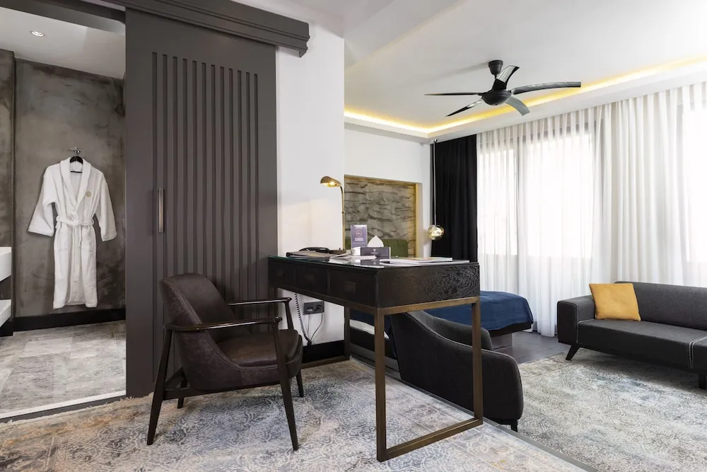 Junior Stüdyo Süit, 1 En Büyük (King) Boy Yatak, Balkon, Şehir Manzaralı