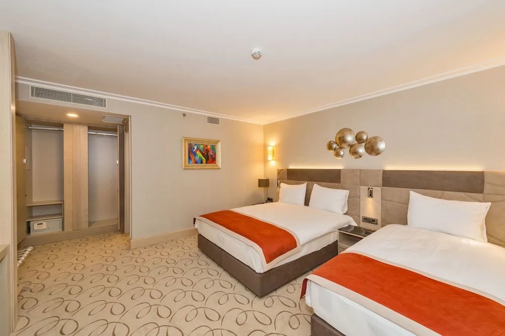 Deluxe Üç Kişilik Oda