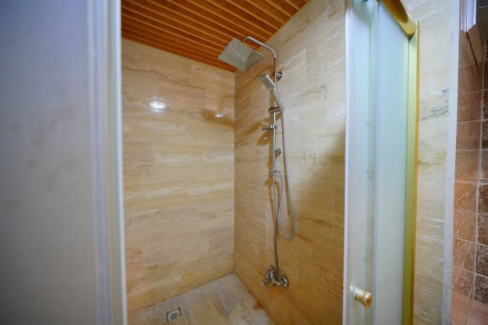 Standard Süit, Teras, Avlu Manzaralı