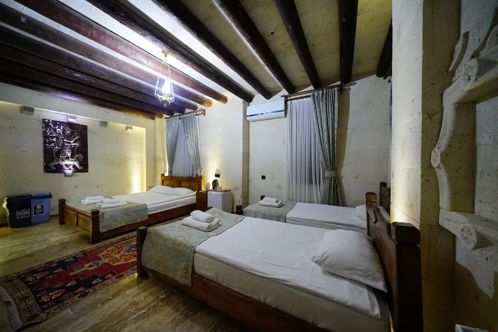 Standard Süit, Teras, Avlu Manzaralı