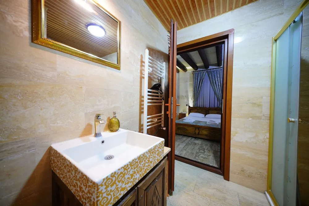 Standard Süit, Teras, Avlu Manzaralı