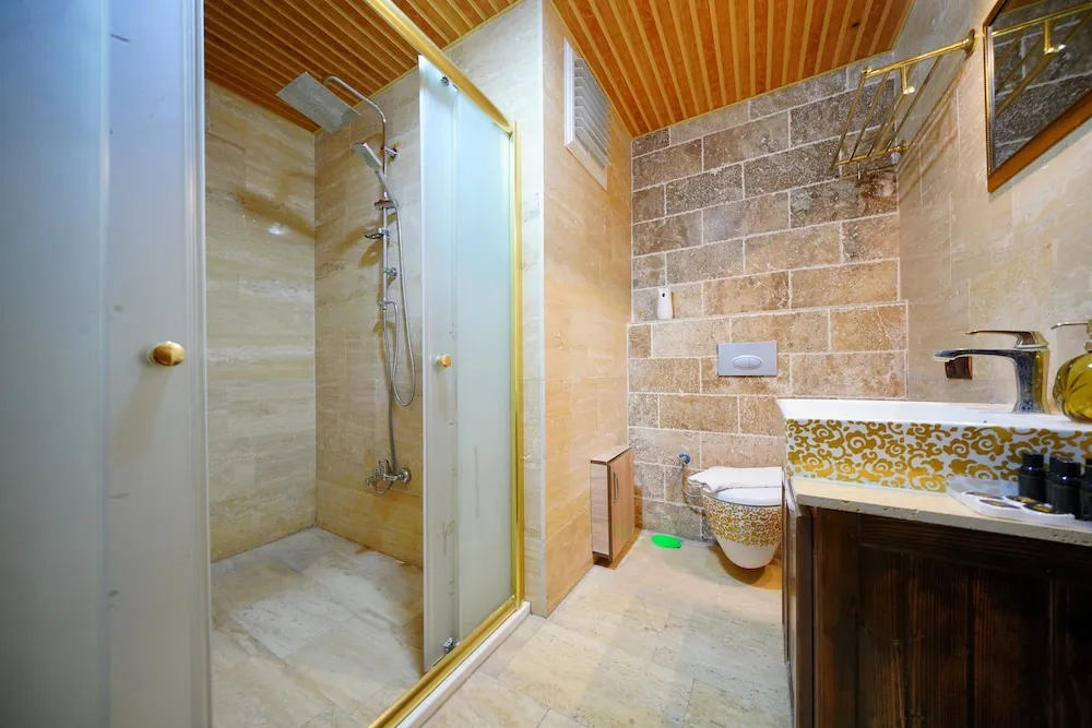 Standard Süit, Teras, Avlu Manzaralı