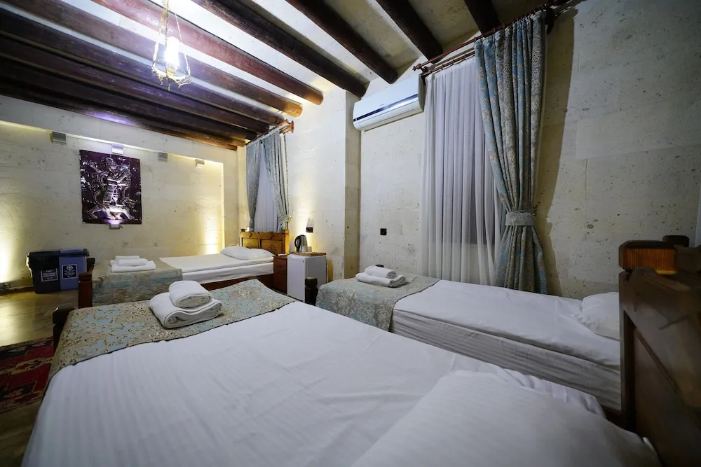 Standard Süit, Teras, Avlu Manzaralı