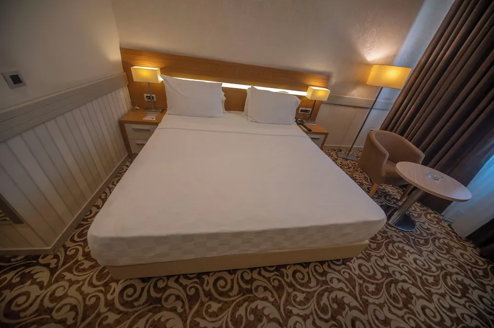 Comfort Tek Büyük Yataklı Oda