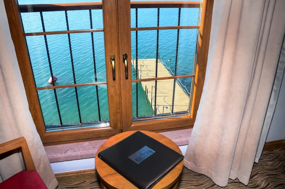 Deluxe Tek Büyük veya İki Ayrı Yataklı Oda, Deniz Manzaralı