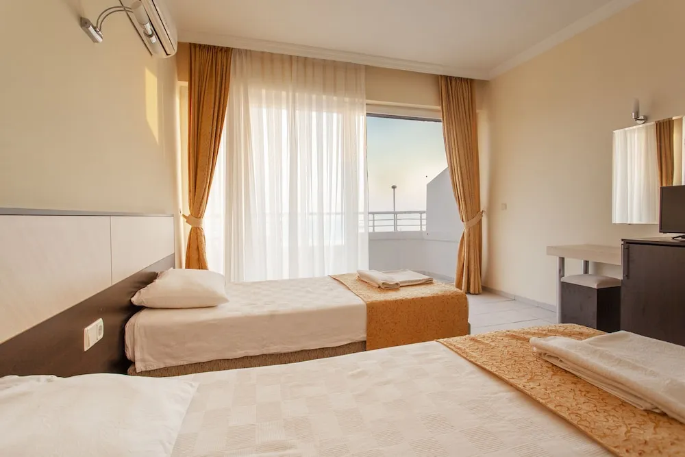 Standard Tek Büyük veya İki Ayrı Yataklı Oda, Deniz Manzaralı