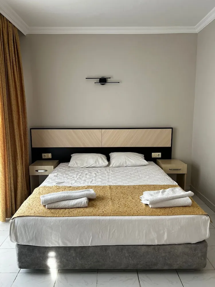 Standard Tek Büyük veya İki Ayrı Yataklı Oda