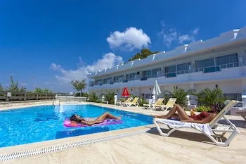 Side Beach Club Hotel