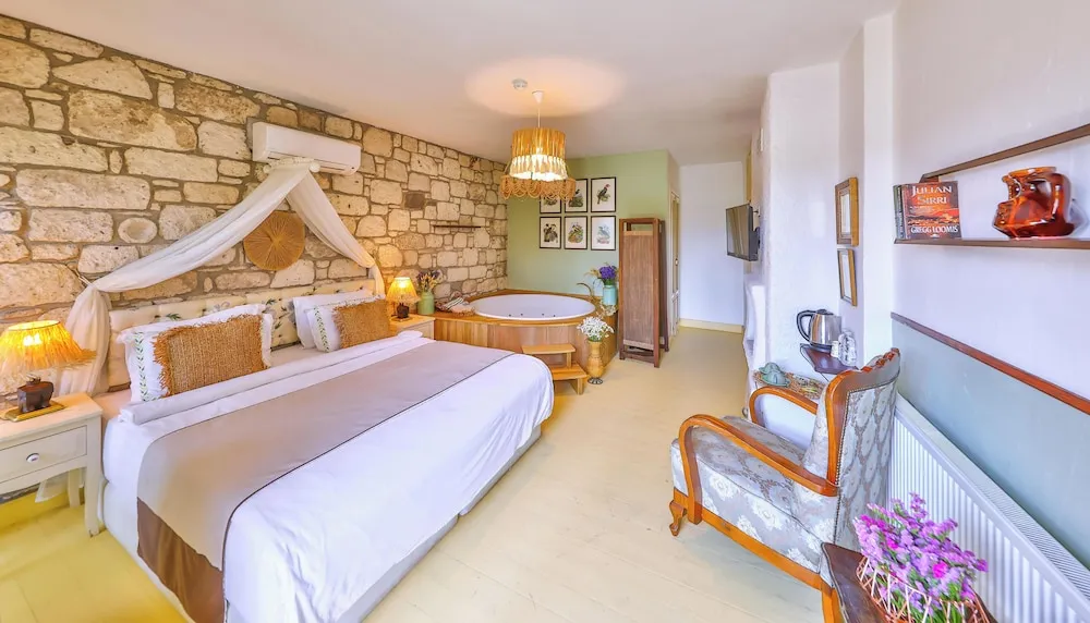 Deluxe Room with Terrace, Fireplace and Jetted Tub