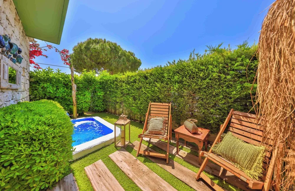 Garden Deluxe Suite with Terrace, Fireplace and Jetted Tub