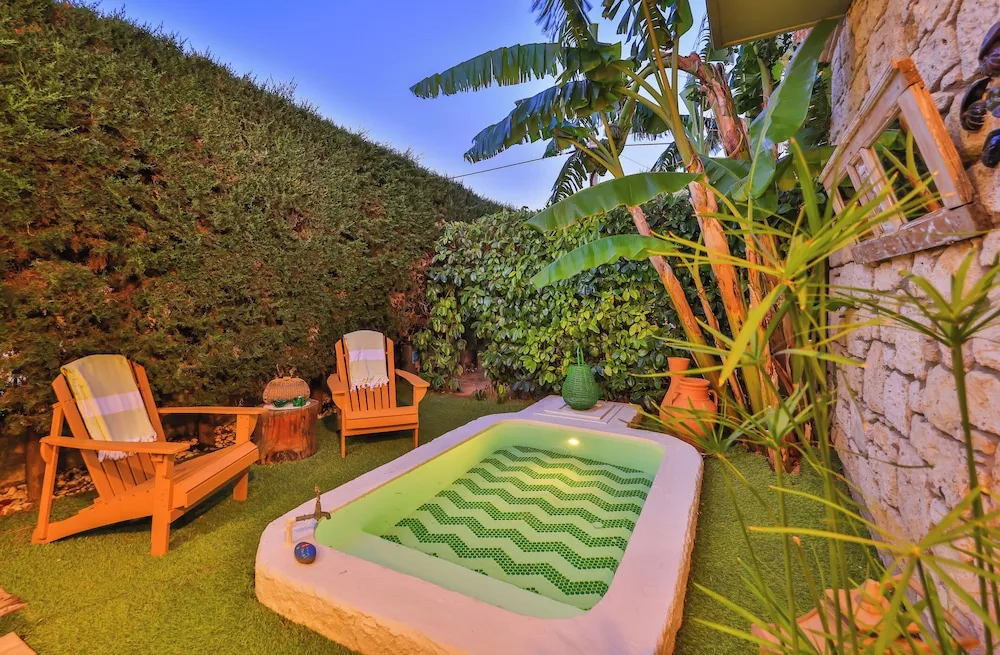 Garden Deluxe Suite with Terrace, Fireplace and Jetted Tub