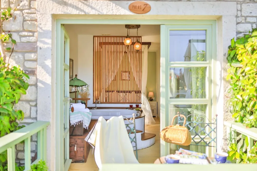 Garden Deluxe Suite with Terrace, Fireplace and Jetted Tub