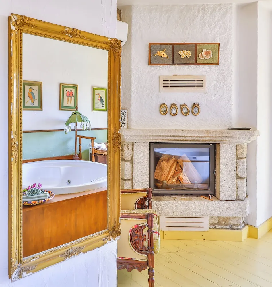 Garden Deluxe Suite with Terrace, Fireplace and Jetted Tub