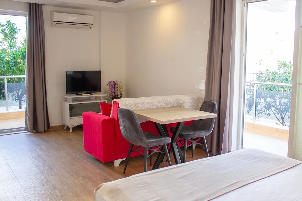 Stüdyo, Bahçe Manzaralı