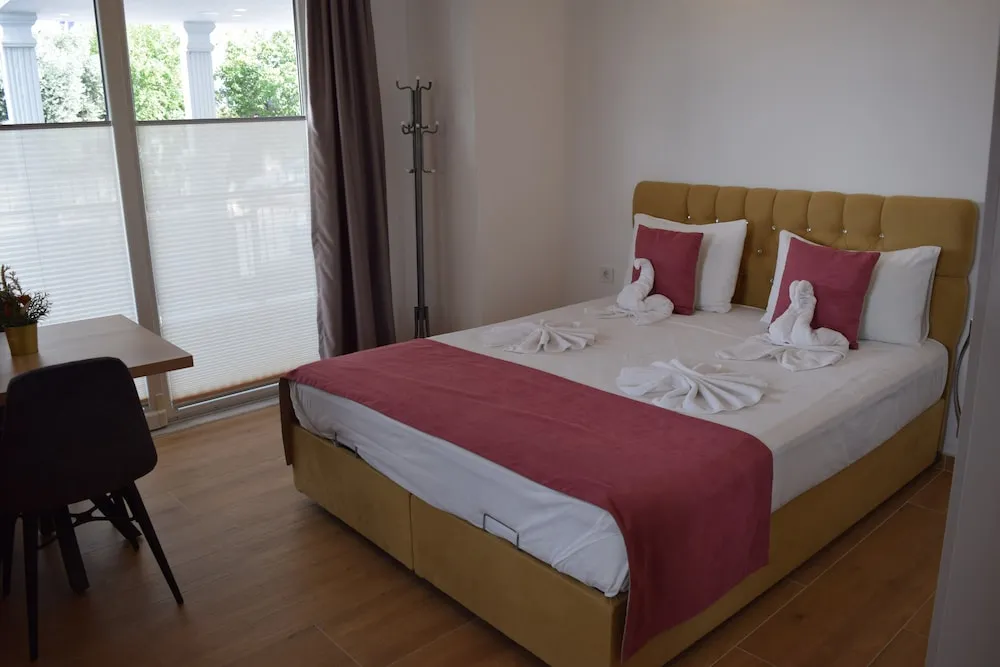 Stüdyo, Bahçe Manzaralı