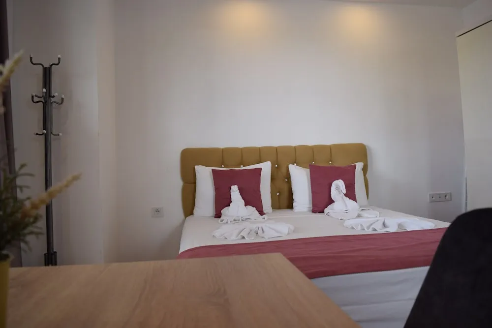 Stüdyo, Bahçe Manzaralı